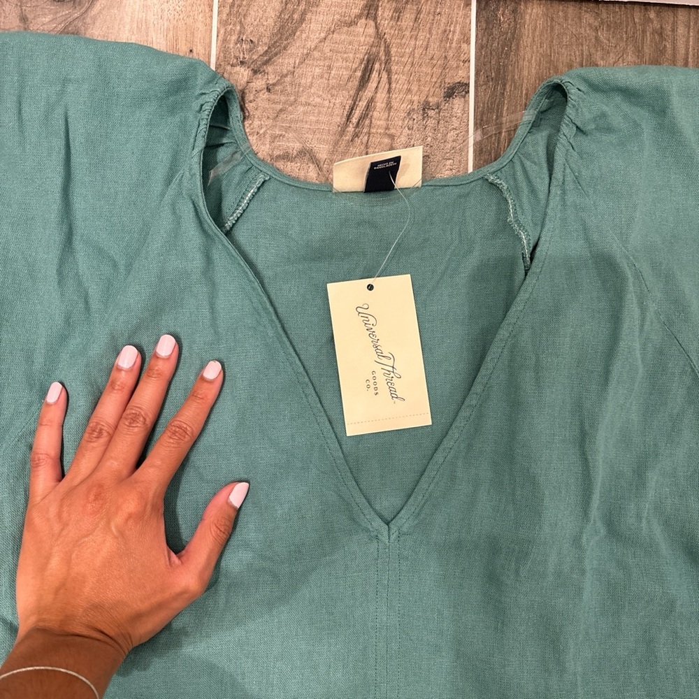 Universal Threads army green tiered short sleeve dress with v-neck - Picture 4 of 5